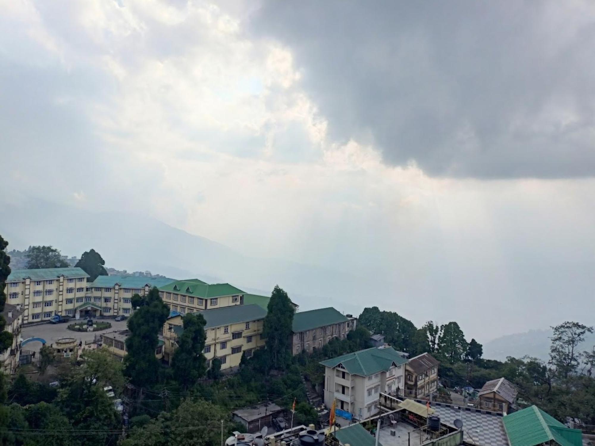 Hotel Pitstop Darjeeling - Excellent Service Recommended & Couple Friendly Bagian luar foto