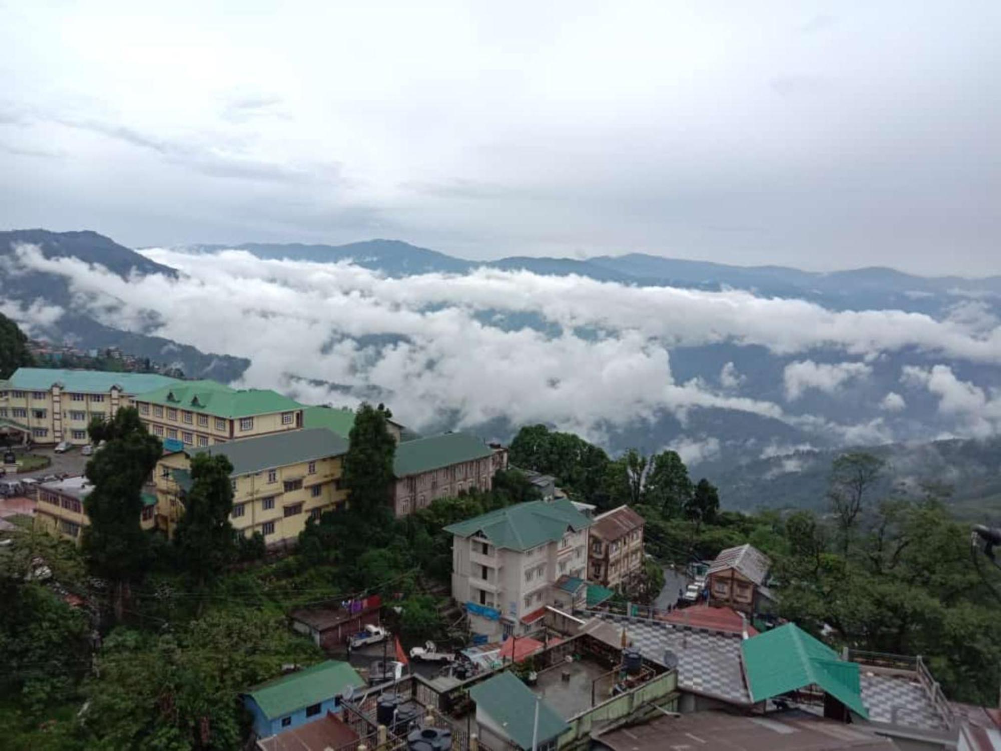 Hotel Pitstop Darjeeling - Excellent Service Recommended & Couple Friendly Bagian luar foto